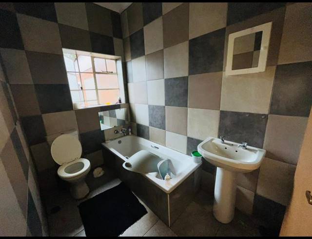 5 BEDROOM HOUSE FOR SALE IN ELSBURG